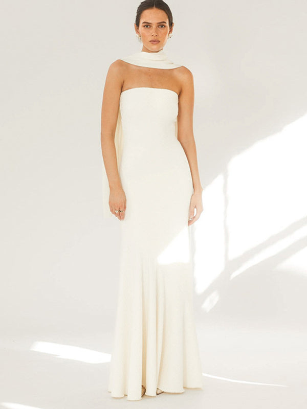 Sophisticated Strapless Evening Gown with Convertible Shawl